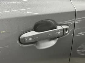 Toyota C-hr thumbnail 6