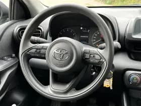 Toyota Yaris thumbnail 8