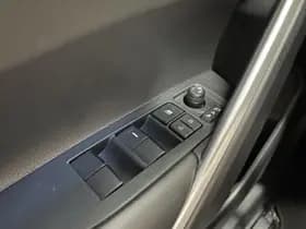 Toyota Corolla-cross thumbnail 25