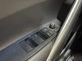 Toyota Corolla-cross thumbnail 53