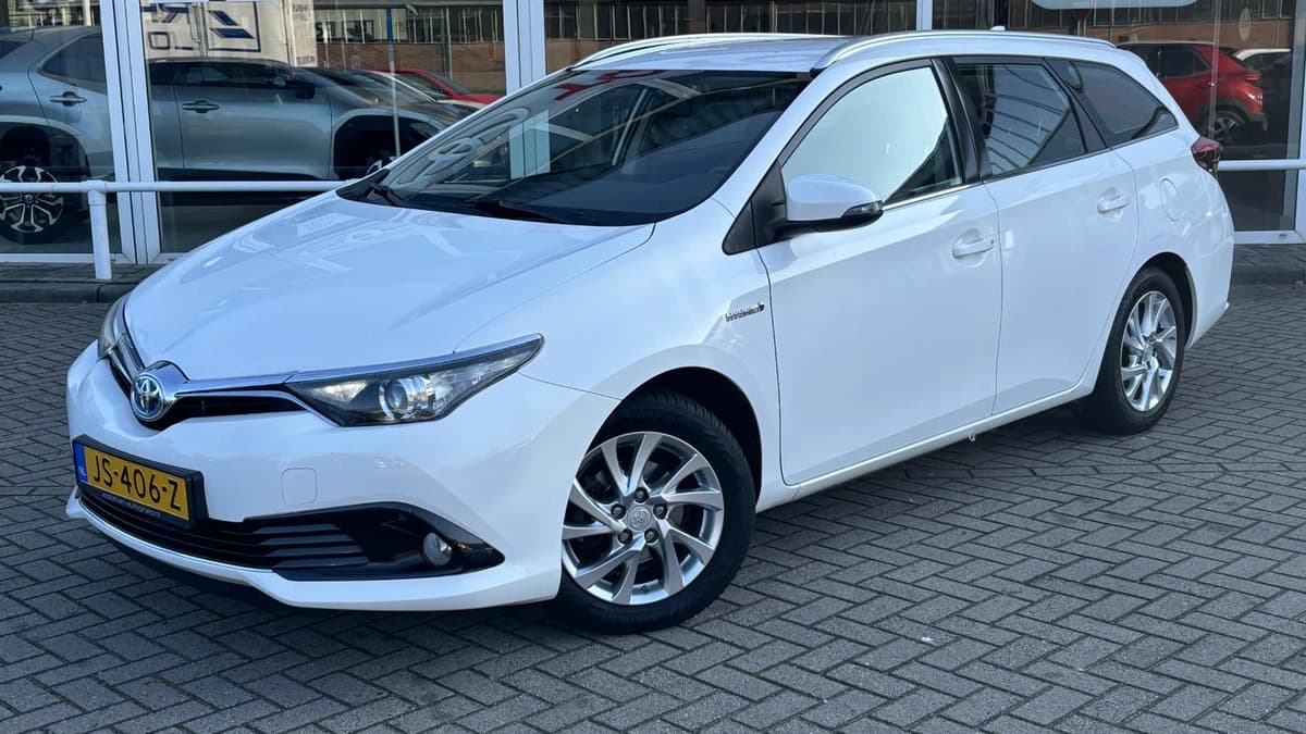 Toyota Auris — foto 1