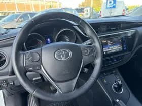 Toyota Auris thumbnail 4
