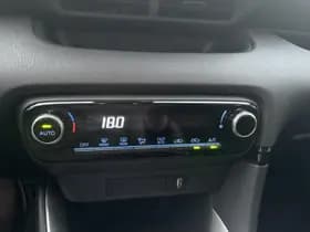 Toyota Yaris thumbnail 16