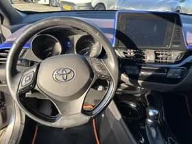 Toyota C-hr thumbnail 5