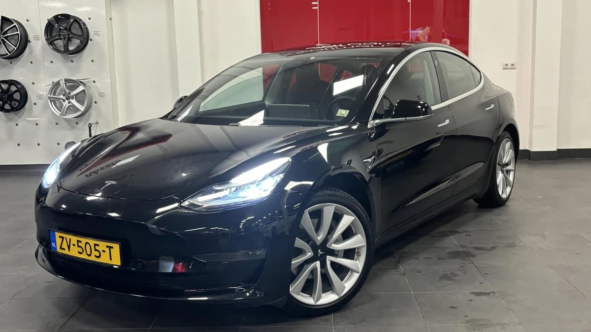 Tesla Model-3 — foto 1