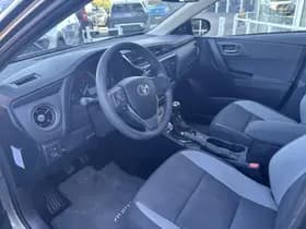 Toyota Auris thumbnail 2