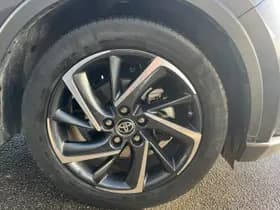 Toyota C-hr thumbnail 8