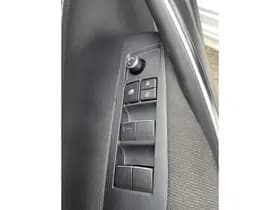 Toyota Corolla thumbnail 36