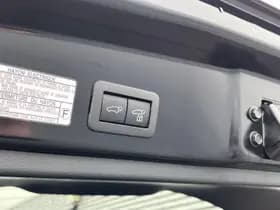 Toyota Corolla-cross thumbnail 12