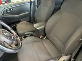 Kia Carens thumbnail 3