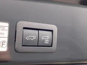 Toyota Corolla-cross thumbnail 12