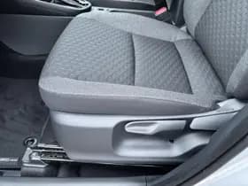 Toyota Yaris-cross thumbnail 2