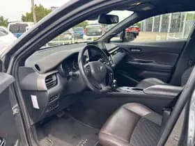 Toyota C-hr thumbnail 2