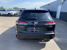 Toyota Corolla-cross thumbnail 5