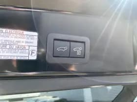 Toyota Corolla-cross thumbnail 8