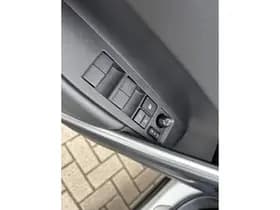 Toyota Corolla-cross thumbnail 22