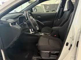 Toyota Corolla-cross thumbnail 2