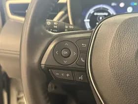 Toyota Corolla-cross thumbnail 5