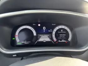 Toyota Corolla-cross thumbnail 3