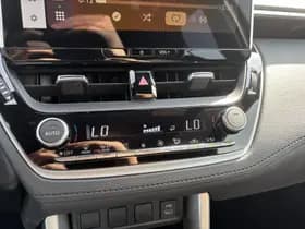 Toyota Corolla-cross thumbnail 4