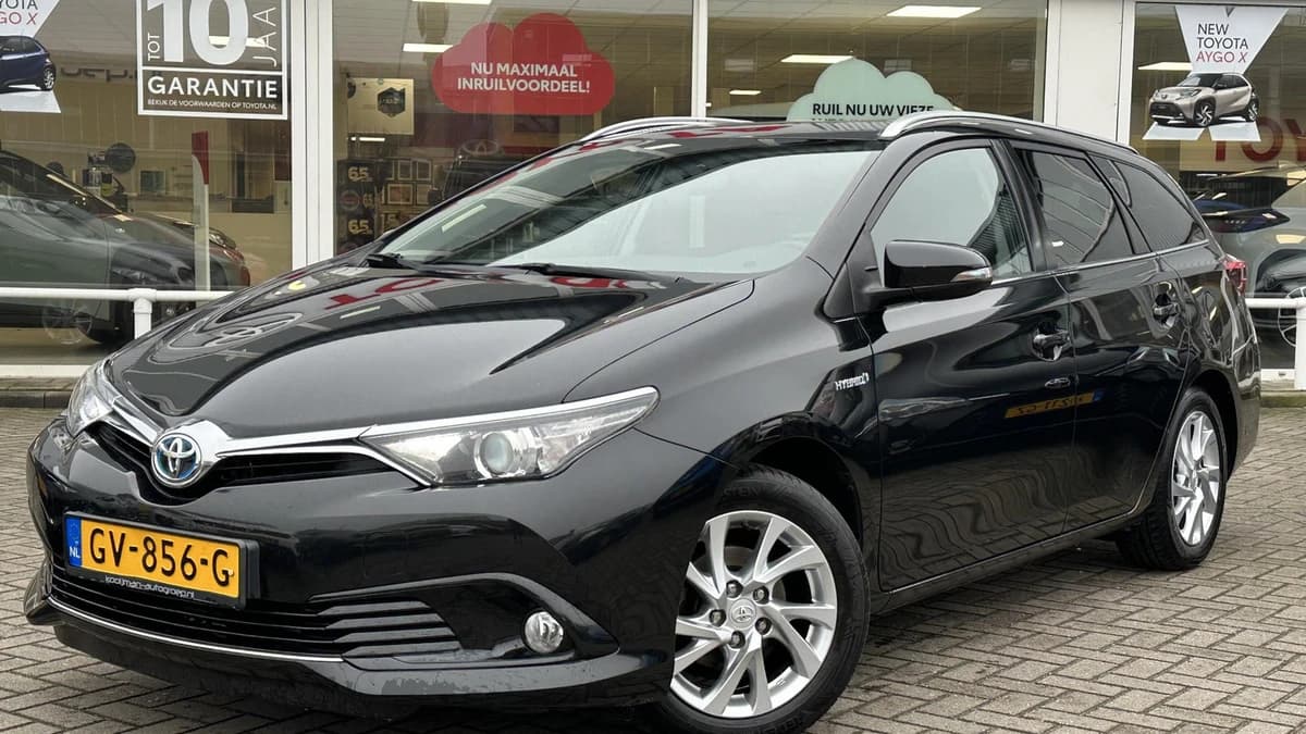 Toyota Auris — foto 1