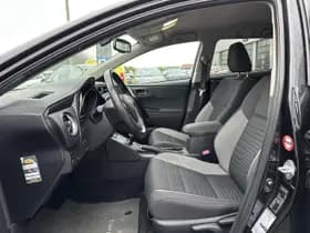 Toyota Auris thumbnail 2