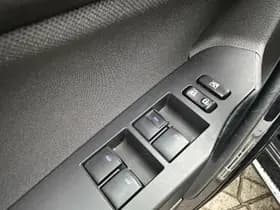 Toyota Auris thumbnail 4