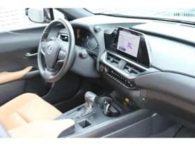 Lexus Ux thumbnail 11
