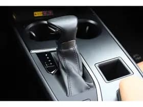 Lexus Ux thumbnail 70