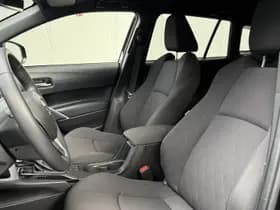 Toyota Corolla-cross thumbnail 5