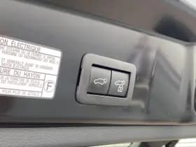 Toyota Corolla-cross thumbnail 9