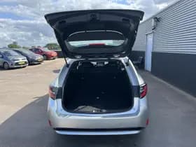 Toyota Corolla-touring-sports thumbnail 10