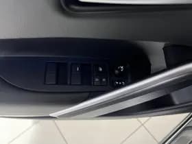 Toyota Corolla-cross thumbnail 25