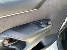 Toyota Yaris thumbnail 15