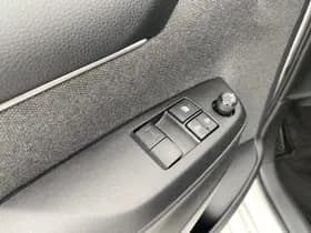 Toyota Yaris thumbnail 18