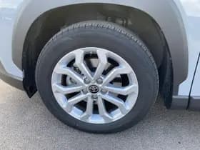 Toyota Corolla-cross thumbnail 6