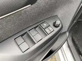 Toyota Yaris thumbnail 18