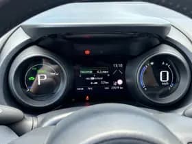 Toyota Yaris-cross thumbnail 3