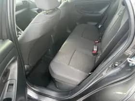 Toyota Yaris thumbnail 32