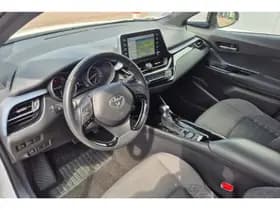 Toyota C-hr thumbnail 2