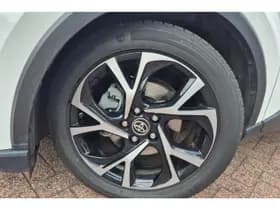 Toyota C-hr thumbnail 9