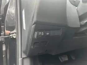 Toyota Corolla-cross thumbnail 24