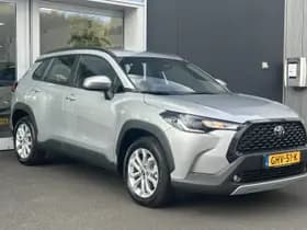 Toyota Corolla-cross thumbnail 2