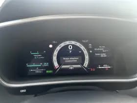 Toyota Corolla-cross thumbnail 12