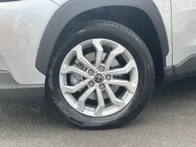 Toyota Corolla-cross thumbnail 8