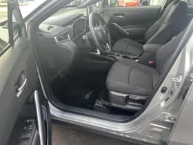 Toyota Corolla-cross thumbnail 9