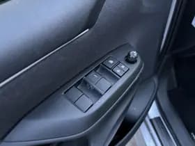 Toyota Yaris thumbnail 24