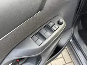 Toyota Yaris-cross thumbnail 57