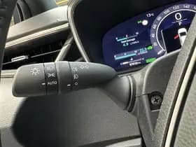 Toyota Corolla-touring-sports thumbnail 4