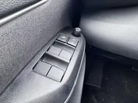 Toyota Yaris thumbnail 22